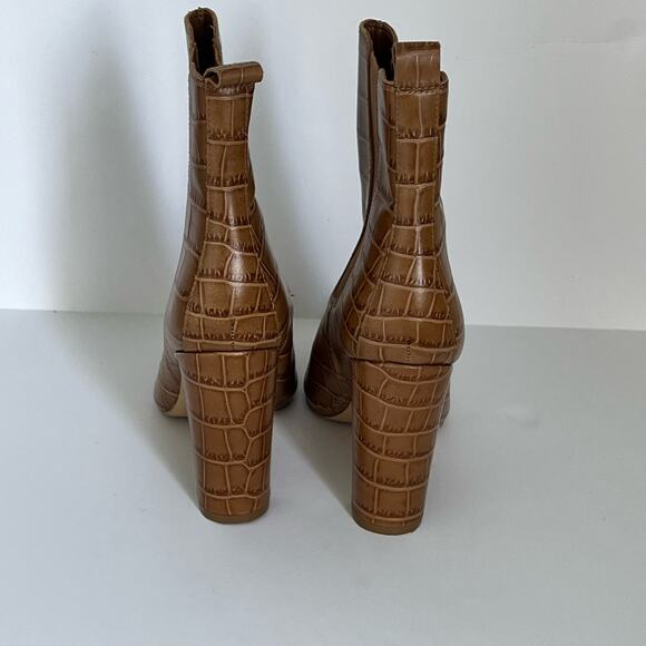 Marc Fisher LTD Women's Chelsea Boots Size 7M Garliss Leather Pointed Toe Shoes - Picture 4 of 13